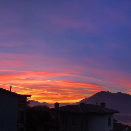 Island Sunset House Vila Sulzano Exterior foto